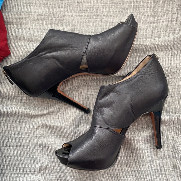 Lanvin en bleu black open toe heels with cutouts - Picture 9 of 9